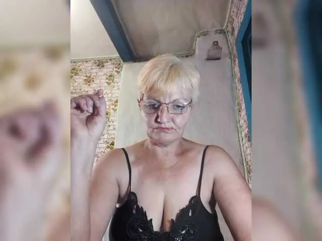 TyleneBuck – webcam model profile photo Image 5