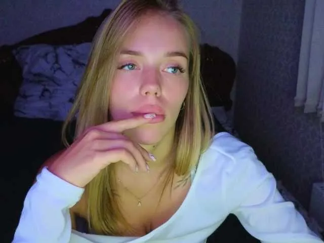 AteneaSanders – webcam model profile photo Image 6