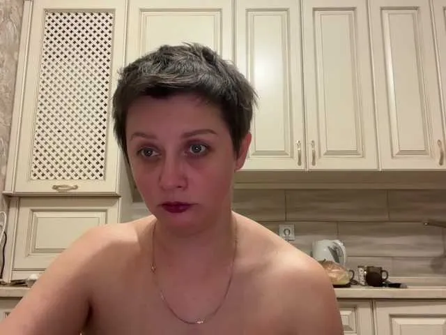LoraDevine – webcam model profile photo Image 5