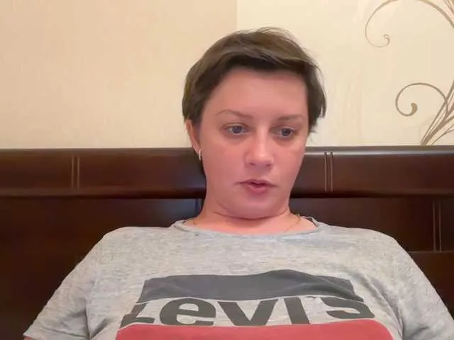 LoraDevine – webcam model profile photo Image 8