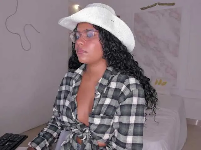 British_EmJess – webcam model profile photo Image 10