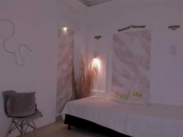 British_EmJess – webcam model profile photo Image 5