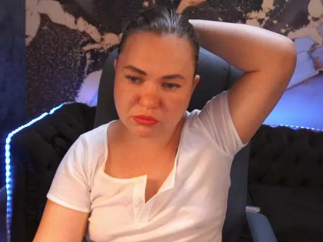 French-Eyes – webcam model profile photo Image 3