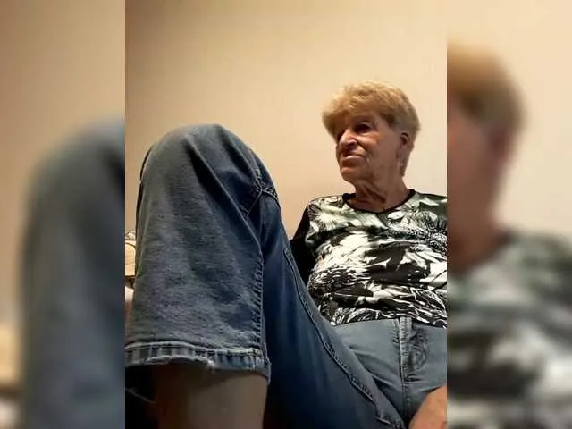 Silviyaa – webcam model profile photo Image 13