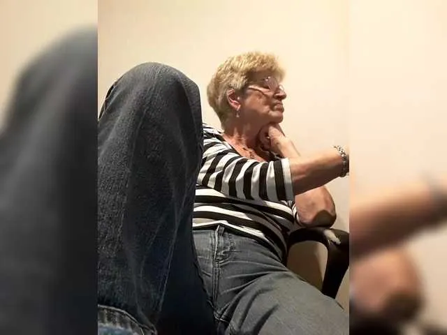 Silviyaa – webcam model profile photo Image 16