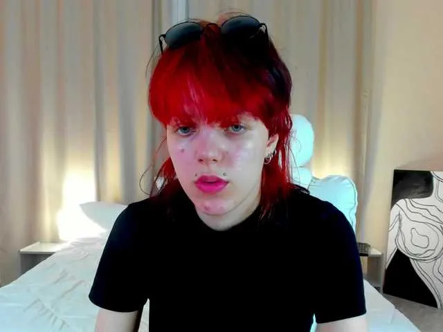 Vesia – webcam model profile photo Image 3