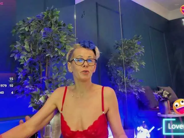 GlamGran – webcam model profile photo Image 11