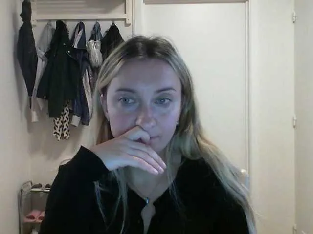 blondeangel_4u2 – webcam model profile photo Image 19