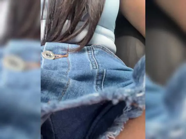 EmilyLeah – webcam model profile photo Image 4