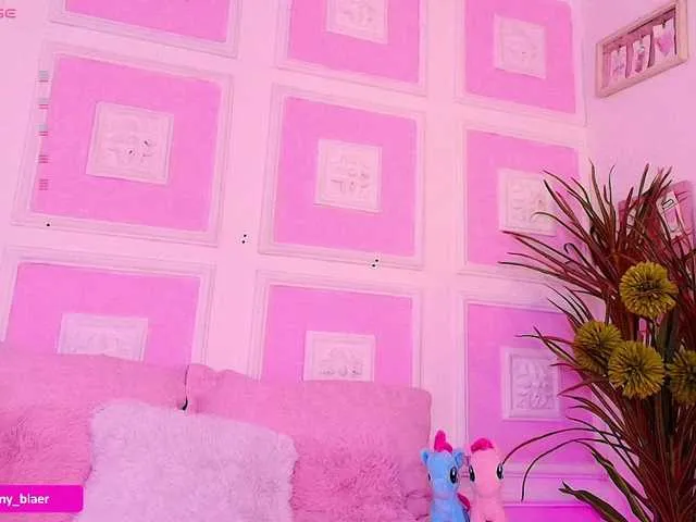 BlondeHott – webcam model profile photo Image 8