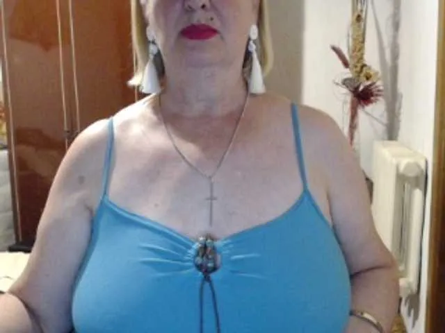 BlondeScarlettx – webcam model profile photo Image 11