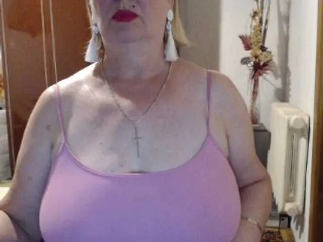 BlondeScarlettx – webcam model profile photo Image 13