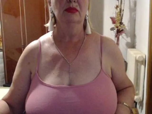 BlondeScarlettx – webcam model profile photo Image 14