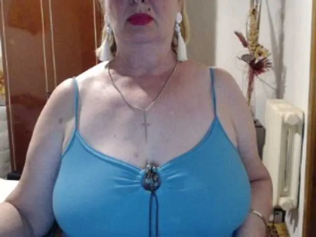 BlondeScarlettx – webcam model profile photo Image 3