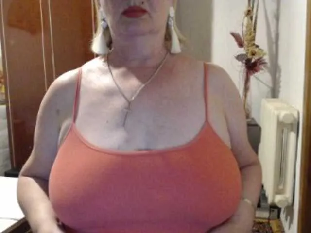 BlondeScarlettx – webcam model profile photo Image 4
