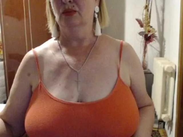 BlondeScarlettx – webcam model profile photo Image 5