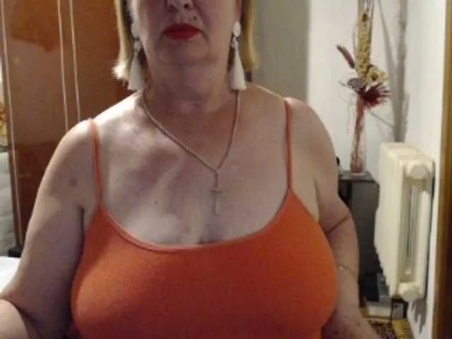 BlondeScarlettx – webcam model profile photo Image 6