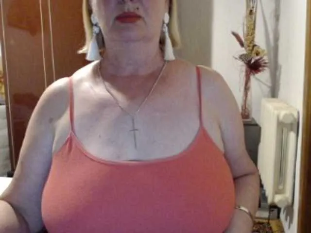 BlondeScarlettx – webcam model profile photo Image 8