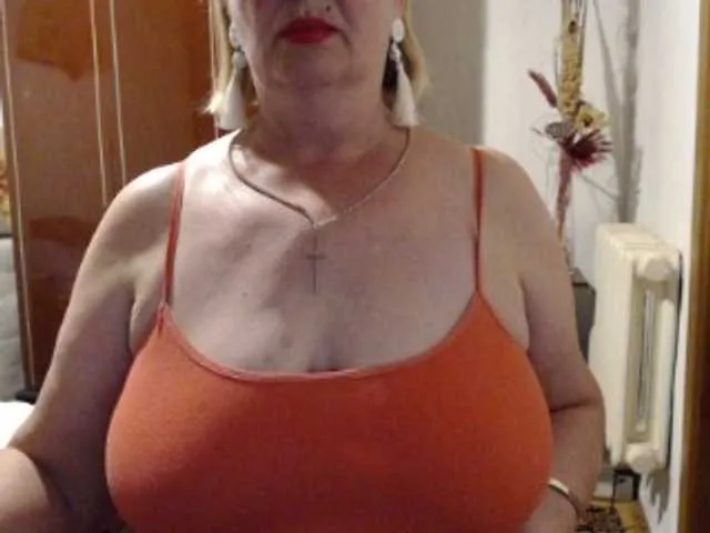 BlondeScarlettx – webcam model profile photo Image 9