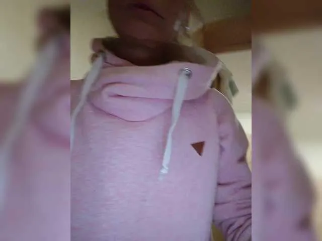 BigTitBlondeUK – webcam model profile photo Image 10