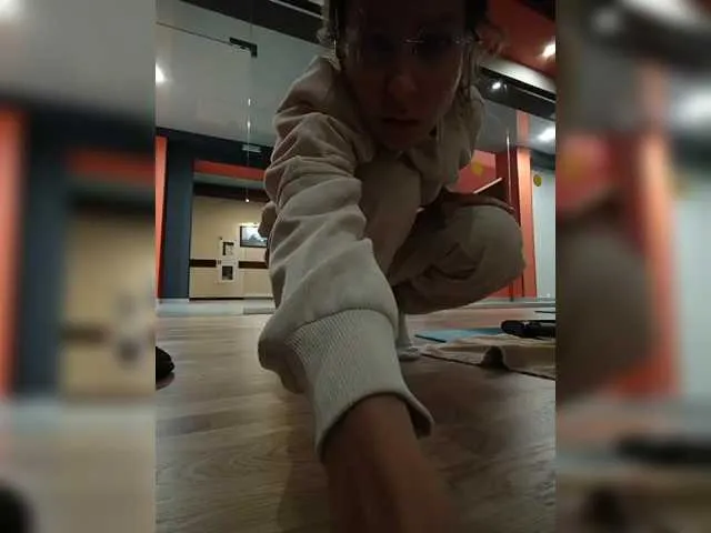 BigTitBlondeUK – webcam model profile photo Image 19