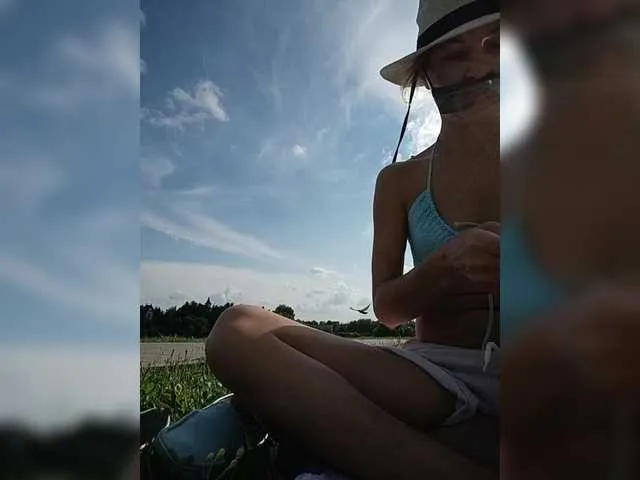 BigTitBlondeUK – webcam model profile photo Image 7