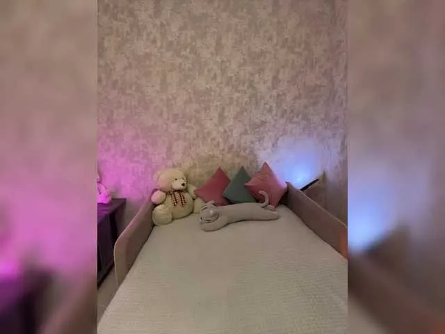 Lilye – webcam model profile photo Image 15