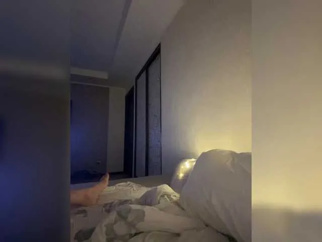 LoraDevine – webcam model profile photo Image 11