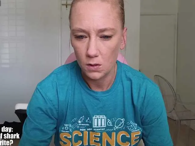 MistressLouUK – webcam model profile photo Image 6