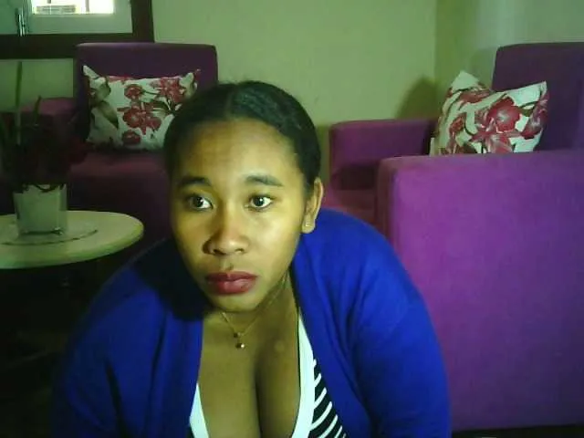 LorrySkye – webcam model profile photo Image 11