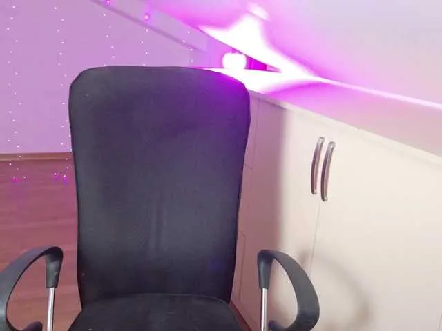 SashaVaughn – webcam model profile photo Image 14