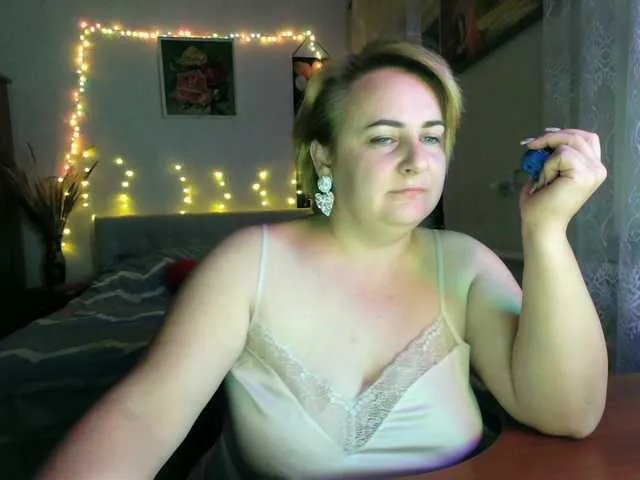 MistressLouUK – webcam model profile photo Image 19