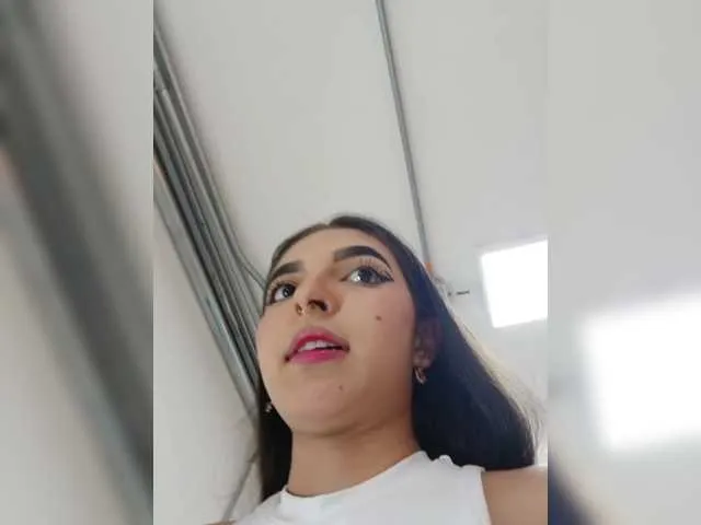 sheylawood – webcam model profile photo