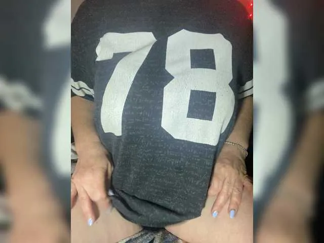 SusyBlair – webcam model profile photo Image 4