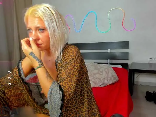 phatassblonde – webcam model profile photo Image 7