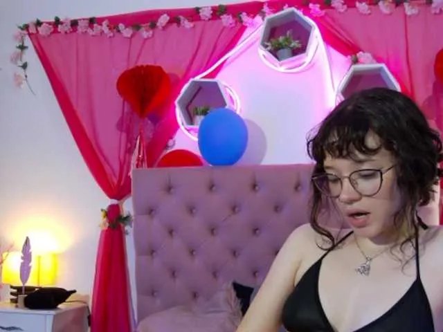 British_EmJess – webcam model profile photo Image 10