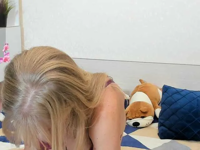 blondeangel_4u2 – webcam model profile photo Image 4