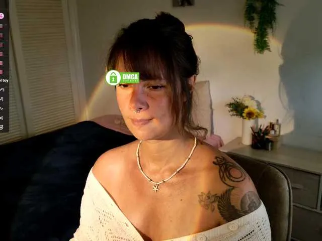 British_EmJess – webcam model profile photo Image 17