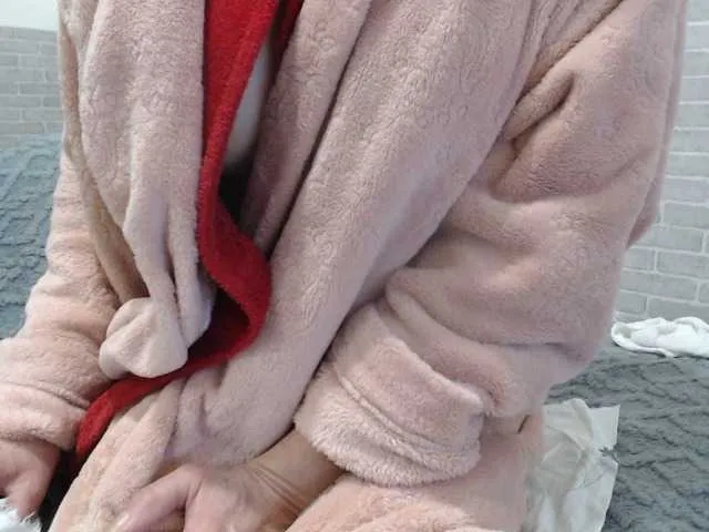 GoldenTeen20 – webcam model profile photo Image 6