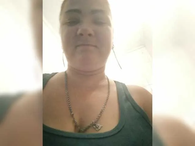UKRaunchyRobyn – webcam model profile photo Image 10