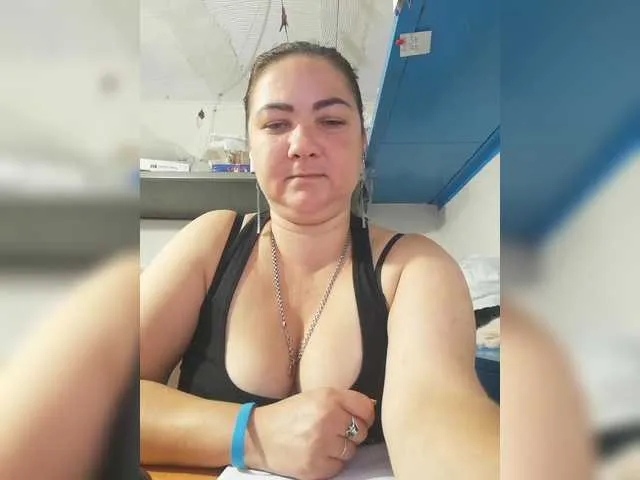 UKRaunchyRobyn – webcam model profile photo Image 14