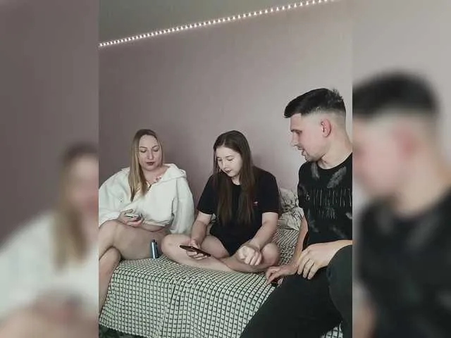 SofiaSins – webcam model profile photo Image 3