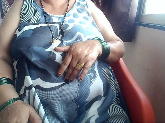 British_EmJess – webcam model profile photo Image 11