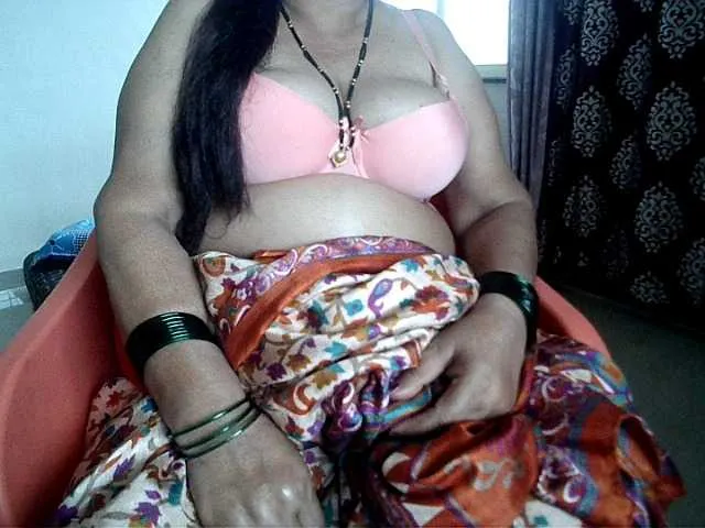 British_EmJess – webcam model profile photo Image 13