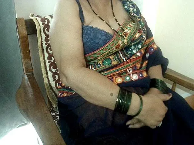 British_EmJess – webcam model profile photo Image 17