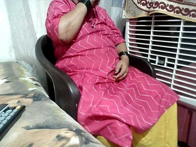 British_EmJess – webcam model profile photo Image 19