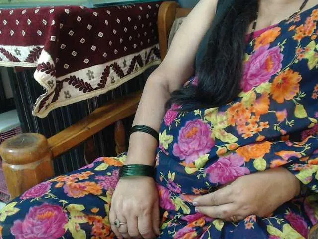 British_EmJess – webcam model profile photo Image 2