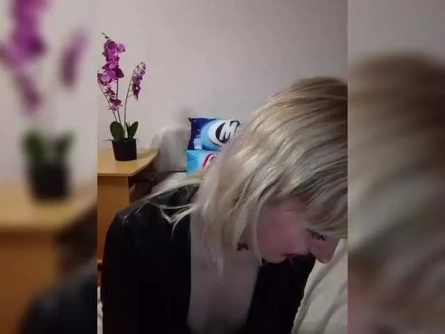 GlamGran – webcam model profile photo Image 4