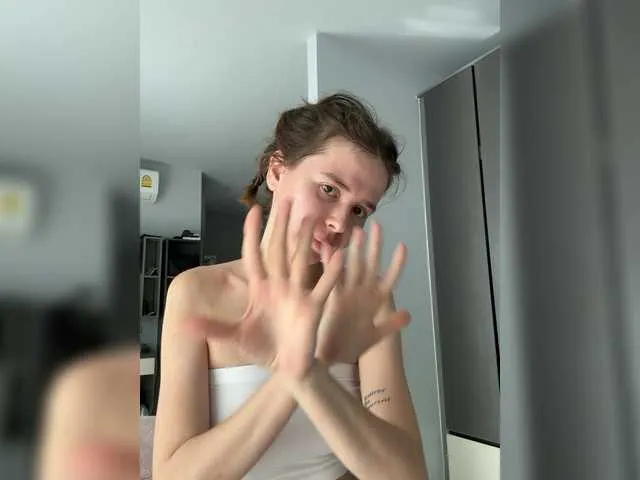 Loli_Belle – webcam model profile photo Image 2