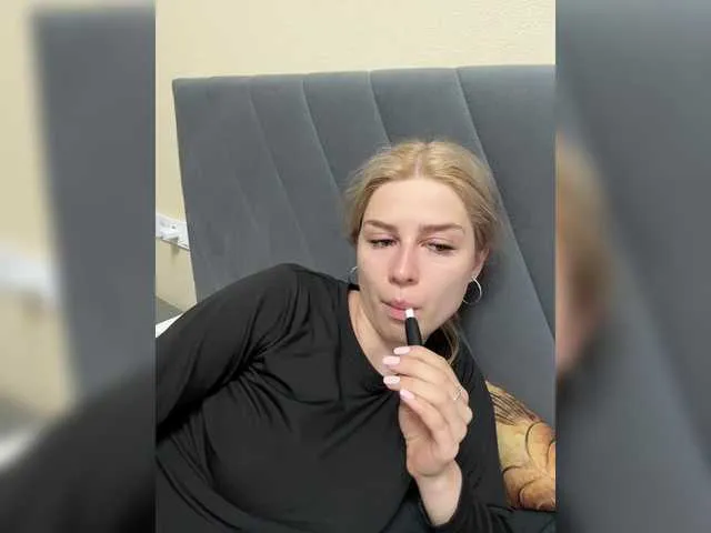 SofiaSins – webcam model profile photo Image 2